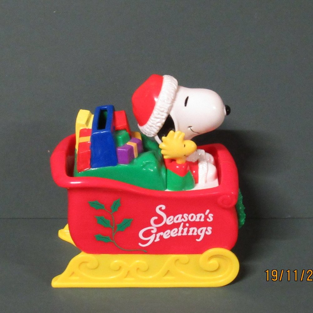 Vtg Snoopy Woodstock in Sled Whitman's Bank